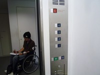 Medium_128　エレベーター　ボタン2